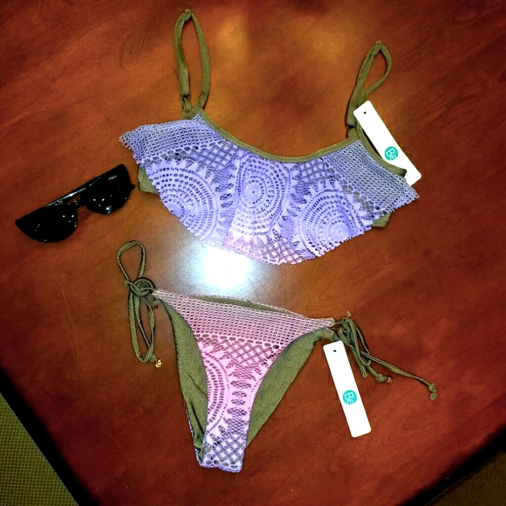 $150 NWT Bettinis Bikini On Vacation Set Crochet XS S